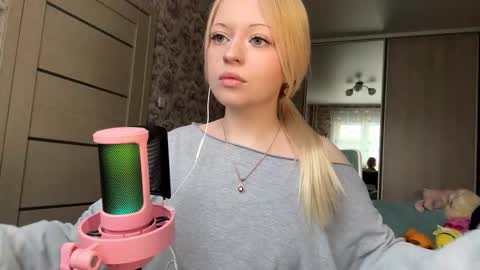 Lola online show from February 28, 9:09 am