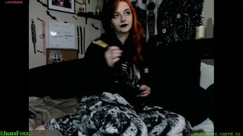 Snapshot of inarafoxxx chatting on December 16, 2:25 am Inarafoxx online show from December 16, 2:25 am