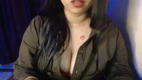 Nia online show from October 16, 8:22 pm