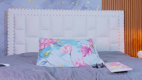 LITTLE AINHOA  online show from November 20, 8:10 pm