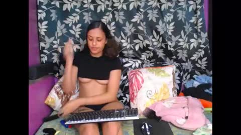 Snapshot of indianmaxine07 chatting on September 17, 6:28 pm indianmaxine07 online show from September 17, 6:28 pm