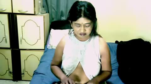 indianpleasures21 online show from July 22, 12:33 am