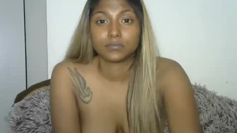 indianqtpie6 online show from September 25, 7:23 pm