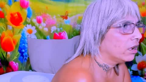indianroxy27 online show from June 24, 6:18 pm