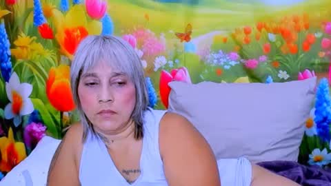 indianroxy27 online show from June 14, 2:46 am