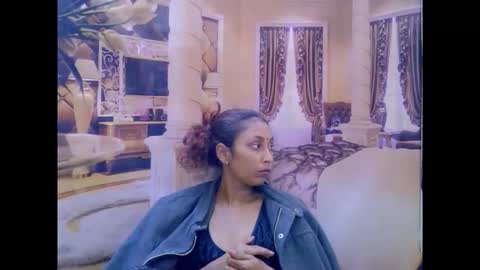 indiansexybutt4u2luv online show from March 11, 7:45 am