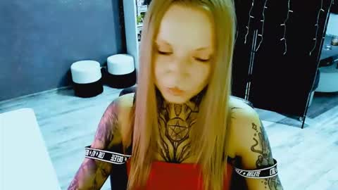 Snapshot of inesdesire chatting on October 8, 5:39 pm InesDesire online show from October 8, 5:39 pm