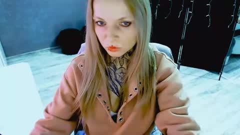 Snapshot of inesdesire chatting on October 2, 6:24 pm InesDesire online show from October 2, 6:24 pm