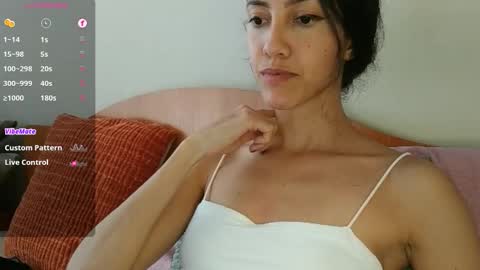 Laroa online show from November 24, 10:45 pm