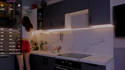 Snapshot of internetsexplorer chatting on December 13, 8:10 am Bernadette  Join  online show from December 13, 8:10 am