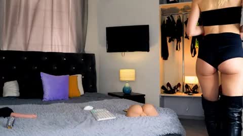 inviting_tina online show from June 13, 7:17 am