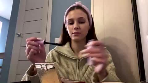 Dina online show from December 19, 9:45 am