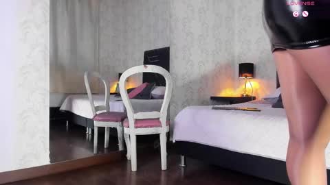 Queen Iris online show from March 6, 4:02 pm