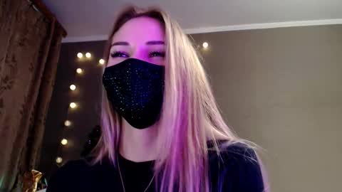 Lily online show from December 14, 8:03 pm