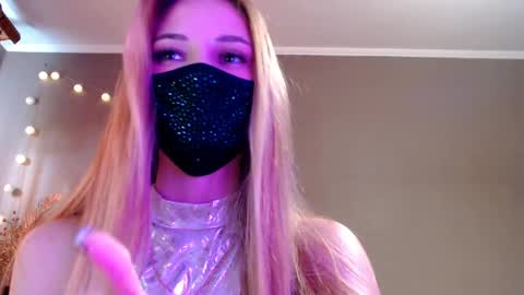 Lily online show from May 3, 3:59 pm