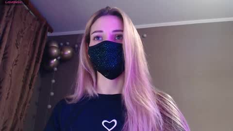 Lily online show from November 21, 8:00 pm