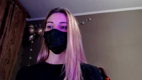 Lily online show from November 26, 4:08 pm