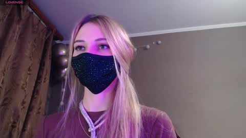 Lily online show from November 5, 4:45 pm