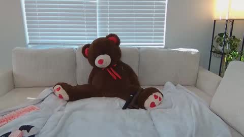 Iris  online show from November 18, 3:24 pm