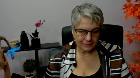 I R I S online show from December 18, 7:26 am