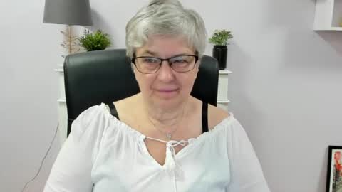 I R I S online show from June 18, 9:14 am