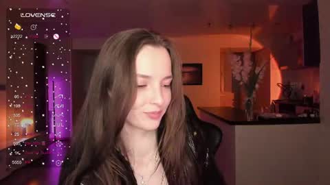irisskiss online show from August 8, 7:55 pm