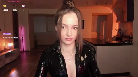 irisskiss online show from July 16, 7:07 pm