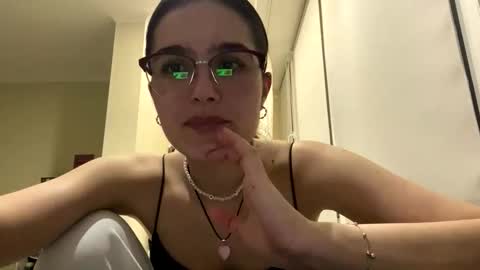 irisss31 online show from May 25, 7:13 pm