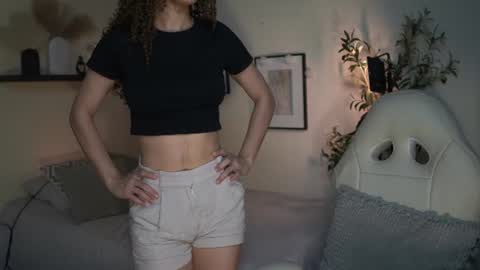 isa_____ online show from July 18, 2:59 am