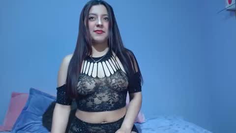 isa_jones1 online show from December 4, 1:14 am