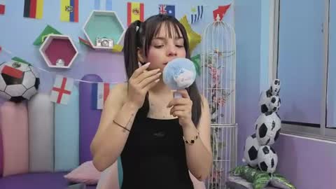 Isaa Skinny  online show from June 29, 3:46 am