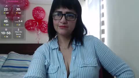 Snapshot of isabeel_sofia01 chatting on February 19, 6:00 pm Isabeel Sofia online show from February 19, 6:00 pm