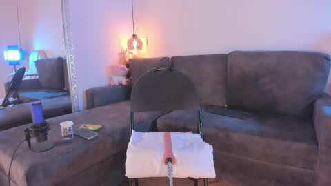 Isabela online show from March 6, 12:09 pm