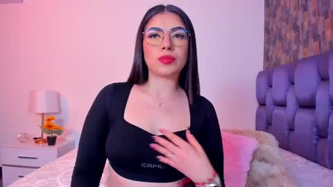 Isabela Angell  online show from February 25, 9:48 pm