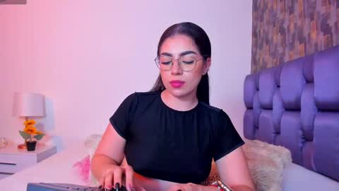 Isabela Angell  online show from February 28, 1:37 am