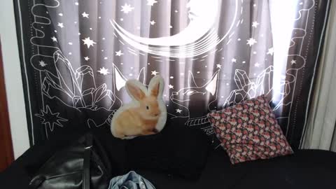 Snapshot of isabella__dark chatting on January 16, 7:31 pm online show from January 16, 7:31 pm