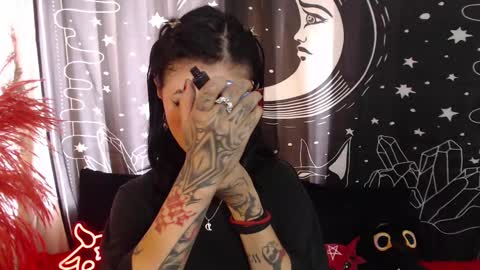 Snapshot of isabella__dark chatting on February 19, 7:38 pm online show from February 19, 7:38 pm