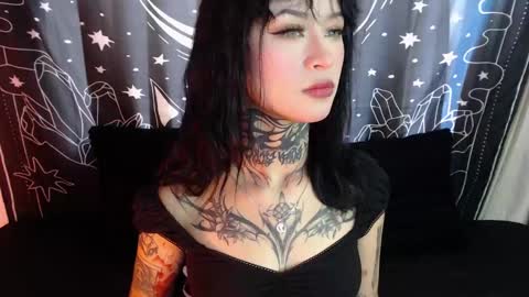 Snapshot of isabella__dark chatting on January 13, 8:58 pm online show from January 13, 8:58 pm