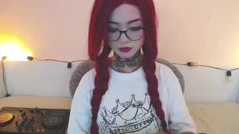 Snapshot of isabella__dark chatting on December 4, 9:13 pm online show from December 4, 9:13 pm