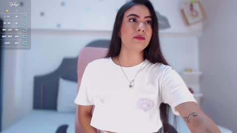 Snapshot of isabella__shine chatting on December 26, 4:04 pm Isa online show from December 26, 4:04 pm