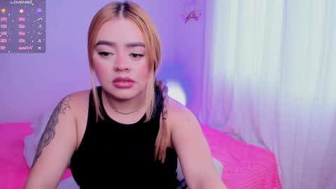 Snapshot of isabella_arias1 chatting on January 2, 8:35 pm Isabella Arias online show from January 2, 8:35 pm
