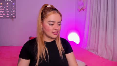 Snapshot of isabella_arias1 chatting on January 6, 5:52 am Isabella Arias online show from January 6, 5:52 am