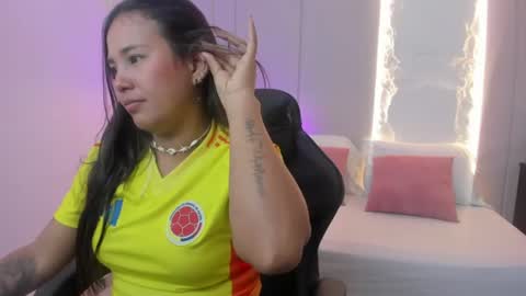 Isabel florez online show from June 24, 2:10 am