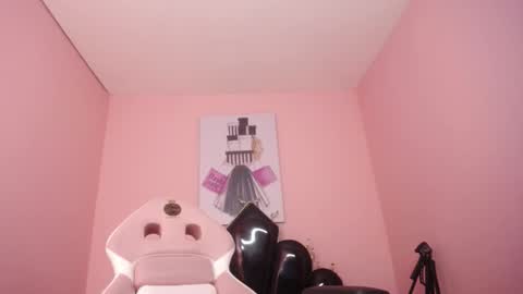 Isa  online show from November 3, 2:32 pm