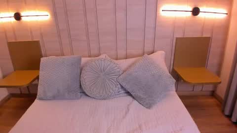 isa  online show from November 21, 9:50 pm