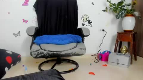 Isabella online show from June 16, 2:45 am
