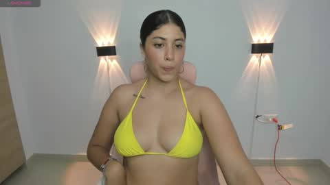 Isabella Thompson online show from November 14, 11:49 pm