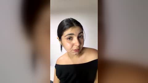 Instagram soybella01  online show from July 5, 11:43 pm