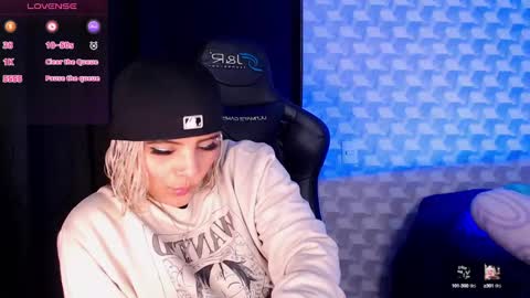 Snapshot of isabellamoutt chatting on January 25, 2:37 am Isabella Mout online show from January 25, 2:37 am