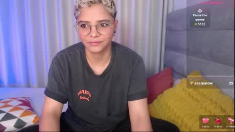 Isabella Mout  online show from November 23, 8:32 pm